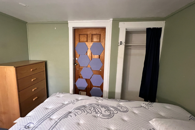 Bedroom available - Live-in Counselor (Room/Board included) House