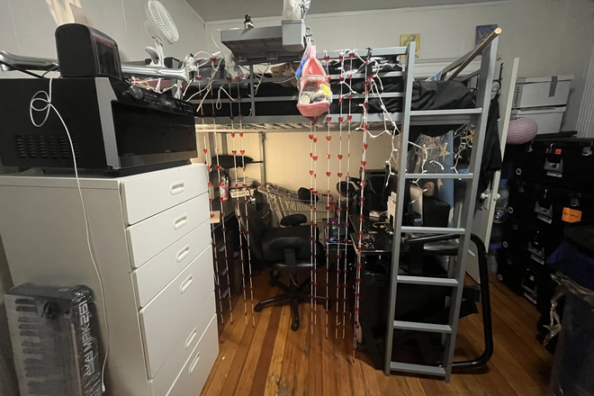 West - Ground Floor Studio 5-min walk to Berklee. FULL Fridge, Real Stove + Oven! June-August Apartments