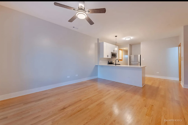 Living area - 1 Bed and Private Bath in the Medical District! Apartments