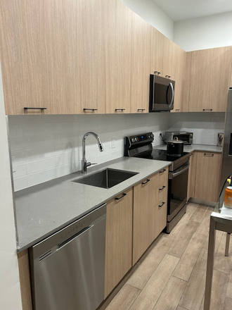 Kitchen - New Modern 1 bed/1 ba apt w/great amenities close to campus