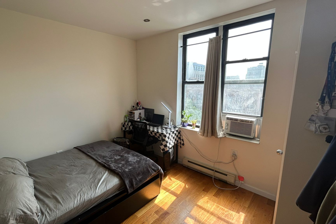 Spacious bedroom with natural light - Furnished Room – UWS Sublet June 15 - July 31