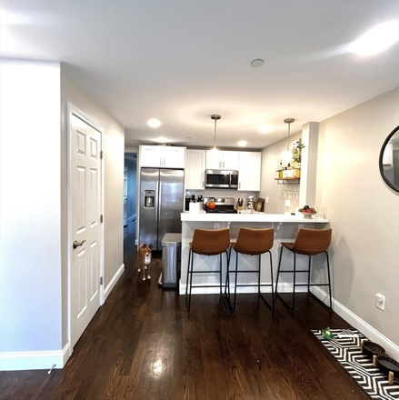 . - Modern 2 bed/2 bath - LAUNDRY IN UNIT -  avail 9/1!!!