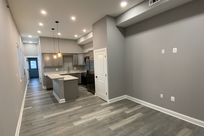 Kitchen - Beautifully Renovated and Updated Apartment with Private Balcony