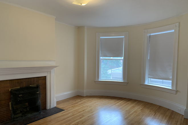 livingroom - HARVARD SQ-CENTRAL SQ  ** HALF FEE ** 1 BED