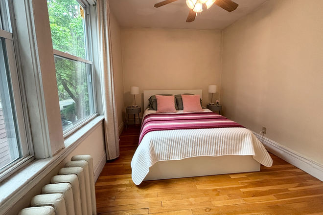 bedroom - Sunny top floor Coolidge Corner 1 bed - NO FEE! Apartments