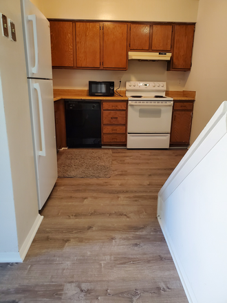 Kitchen! - STEPS TO CAMPUS!! Townhome