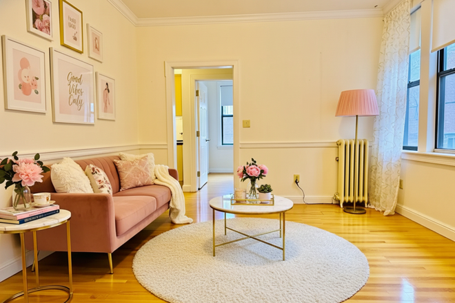 1 - Condo Quality 2 bed 1 bath Elevator Building 9/1 Close to BC and Cleveland Cir 9/1 NO Fee