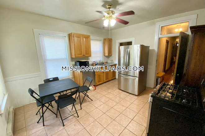 Kitchen - 3bd/2bath-9/1/25- GREAT PRICE - Hillside st $4700 Apartments