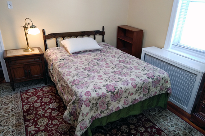 Available Back Bedroom - Private Room in Shared House, Ideal for CIS Engineers