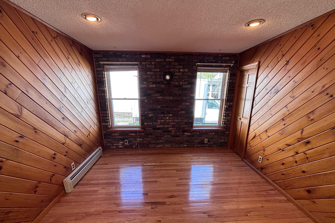 Dining Room - Spacious Apartment between University and Mammoth, close to North Campus