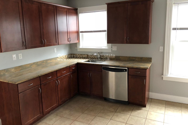 Kitchen - Huge 4 Bedroom, Renovated Kitchen, Close  To Med School, 2 Full Bath Apartments