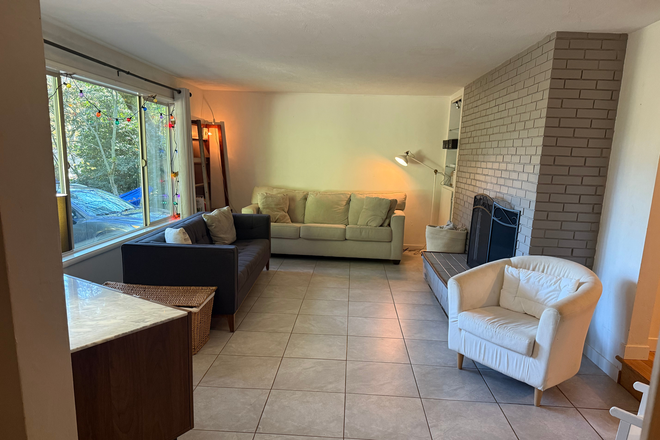 Living room with large windows and tree view - Spacious 4 Bedrooms, 2 Bathroom Unit in a subdivided South Eugene Home