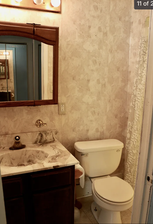 bathroom - House near downtown