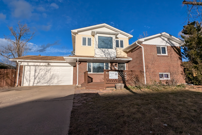 Exterior front - 1 BR for Rent - 5 BR/3 Bath House in Martin Acres, Indiv lease, close to campus, recent reno