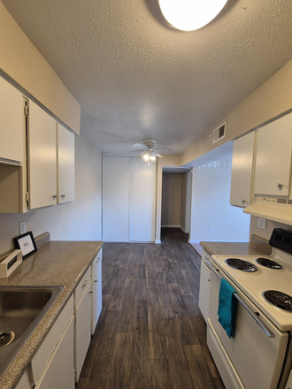 Kitchen - Towerpark Apartment