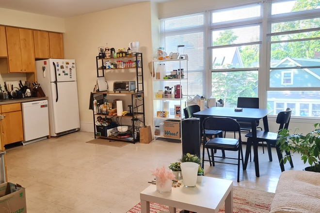 Kitchen and dinning room - Beckwith Circle/HUH. Looking for a female Harvard-affiliated roommate Apartments