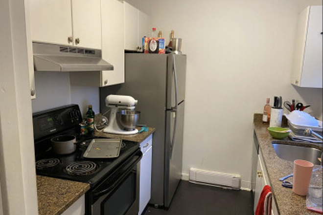 living - LOCATION!! BEAUTIFUL AND SPACIOUS 2 BED, NO BROKER FEE! AVAIL 9/1/26!
