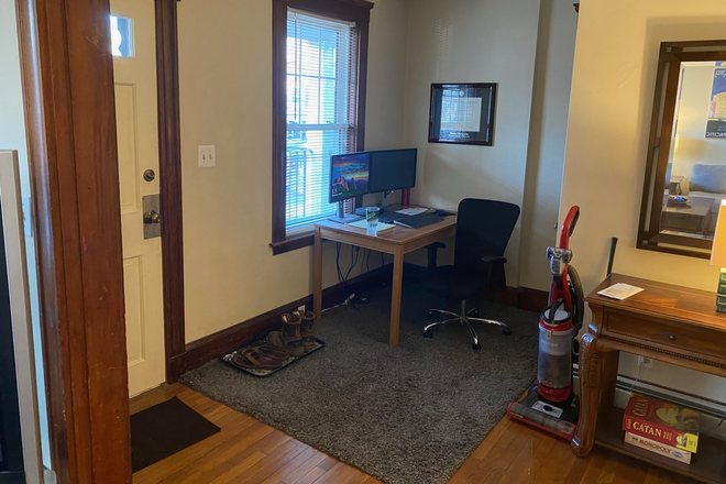 Call NOW for showings! 617-236-8600 - NONANTUM ST - *NO FEE* LRG 3BR/1BA IN OAK SQ AVAIL *9/1/2026* W/ EIK, LNDRY IN BLDNG, PORCHES, YARD! Apartments