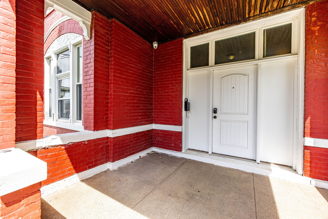 Front Porch - 3 Bedroom, 1st Floor Unit (Close to UC Medical School) Apartments