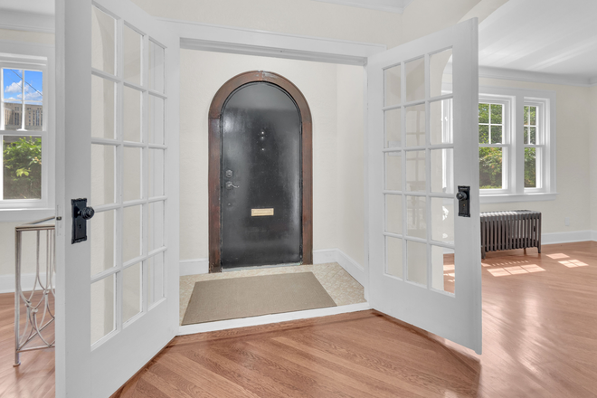 Front entrance - Newly Renovated with in-ground Pool House