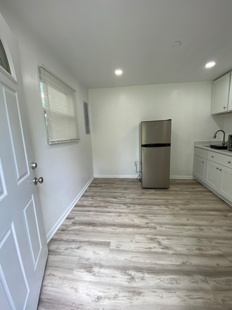 Main entrance - Just 1 bedroom apartment - 5 minutes drive to Campus