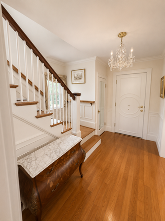 Entrance - 6 Bedroom Beautifully Restored Home 5 minute  walk to campus