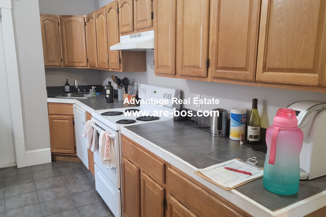 kitchen - BEAUTIFUL WELL PRICED 3 BEDROOM RIGHT NEAR BABCOCK T STOP! LARGE BEDROOMS SUPER CLOSE TO CAMPUS Apartments