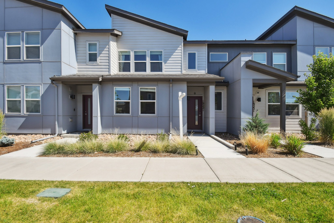 Outside View of Home - New Townhome at High Point - 17 mins from campus