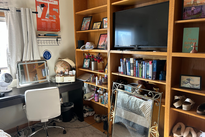 Bedroom - Room for Rent! Super Cheap Town House close to East Campus!