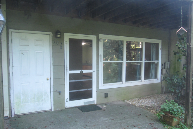 Separate entrance - 1br/1ba on 5-acre organic farm with pond view Apartments