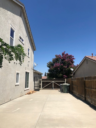 Back Gate - Rooms For Rent in a Newer Home in North Merced on a quite Cul-de-Sac
