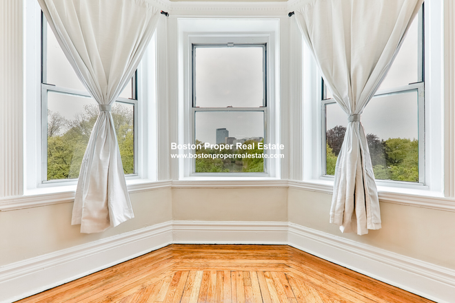 a - BEST BUILDING, SEVERAL LARGE 2 BED WITH LIVING ROOMS AVAILABLE Apartments