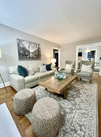 Living Room - Perfect Neighborhood for Walking to Campus House