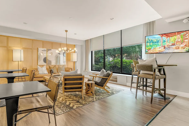 Building lobby - Newly renovated, spacious and sun-lit studio in Foggy Bottom
