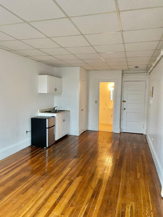 STUDIO - NO BROKER FEE AND AVAILABLE 6/1/2025 - UNFURNISHED STUDIO NEAR KENMORE SQ. AT 854 BEACON STREET Apartments