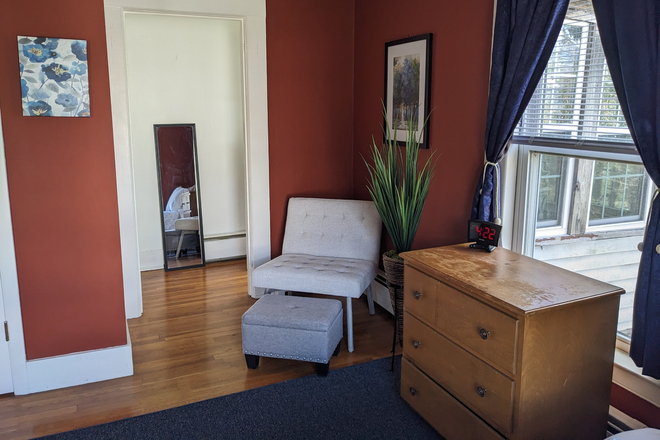 Bedroom #2 Twin Bed . Manchester - Furnished Room for Rent in Quiet Home for Mature Student/Prof. - on Former Farmlands. Apt share.