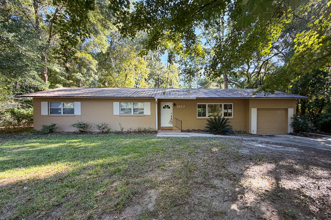Photo - 3/2 House Walking Distance to UF & Law School Available for Fall 2025!