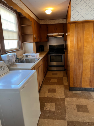 Kitchen - Large 4 bedroom apt