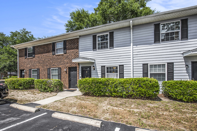 Exterior - Townhouse Near Downtown & Folly Beach