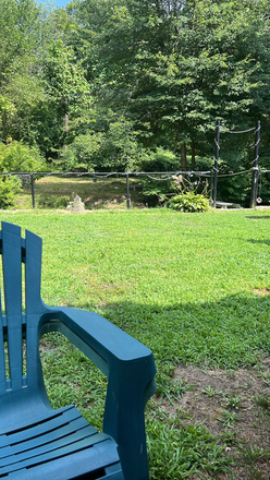 Heat, air conditioning, WiFi, full kitchen, huge living area. - Lg bedroom, 1 mile from campus, on bus route. House