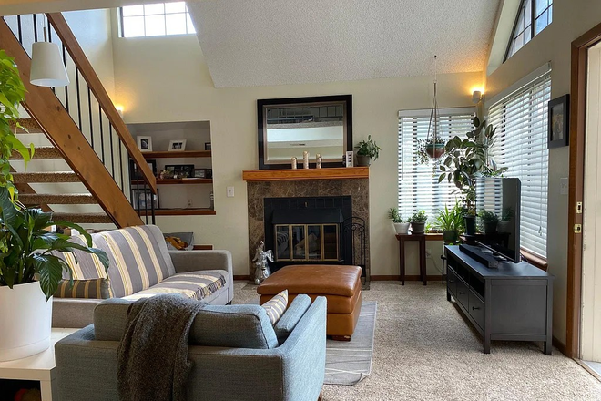 3 - AVAILABLE NOW FOR SUBLET: 5902 Gunbarrel Ave #E Condo