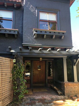 Entry on Le Roy Avenue - Ideal for female Berkeley students, 2-min. to campus, safe, quiet; shared: $890 / single $1780