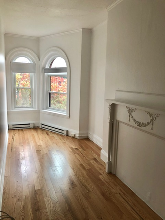 STUDIO - SMALL AND COZY STUDIO WITH HARDWOOD FLOORS AT 1061 BEACON STREET, BROOKLINE AVAILABLE 9/1/2025 Apartments