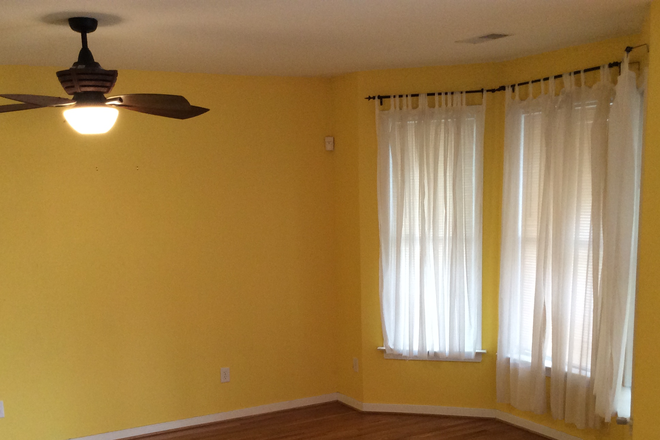 Living Room - Prime location to VCU/MCV/VUU - Catherine St - Carver House