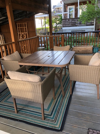 Back porch - Spacious 2 bdrm apartment 1.8 mils from Harvard Sq