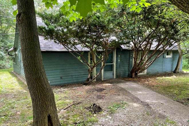 outside - 1666 Broadway Historic 2 BR house adjacent to North Campus