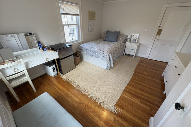 bedroom - Foster Street Room, across campus House
