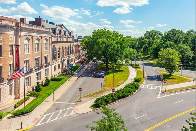 View - STUDIOS IN PRIME LOCATION Apartments