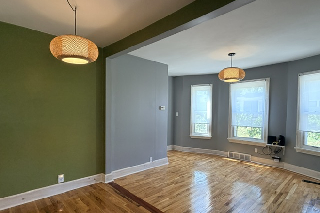 Dining room area - House with private beach near Lake Erie