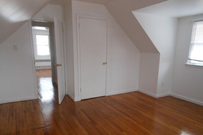 Second Floor Bedroom - Merillon St - 7 Bedrooms All Above Ground - Available for June 2025 House